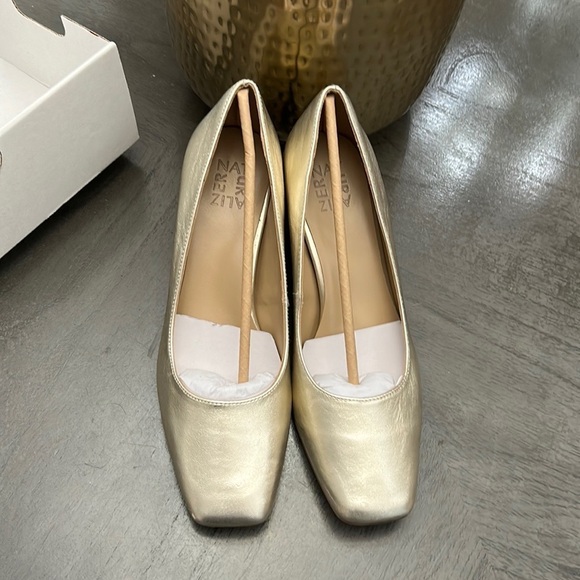 Naturalizer Karina Metallic Leather Block Heel Pumps - Picture 4 of 13